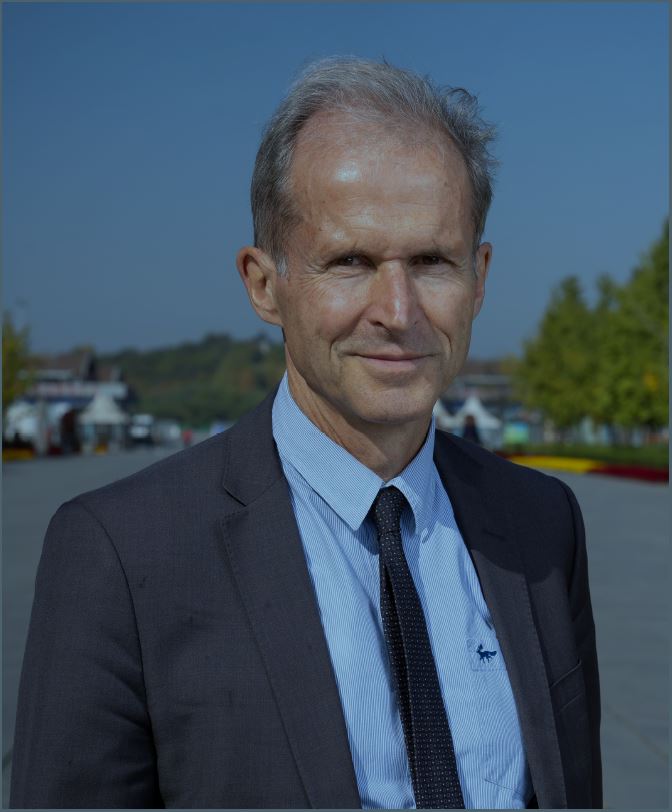 Photo of Erik Berglof outside